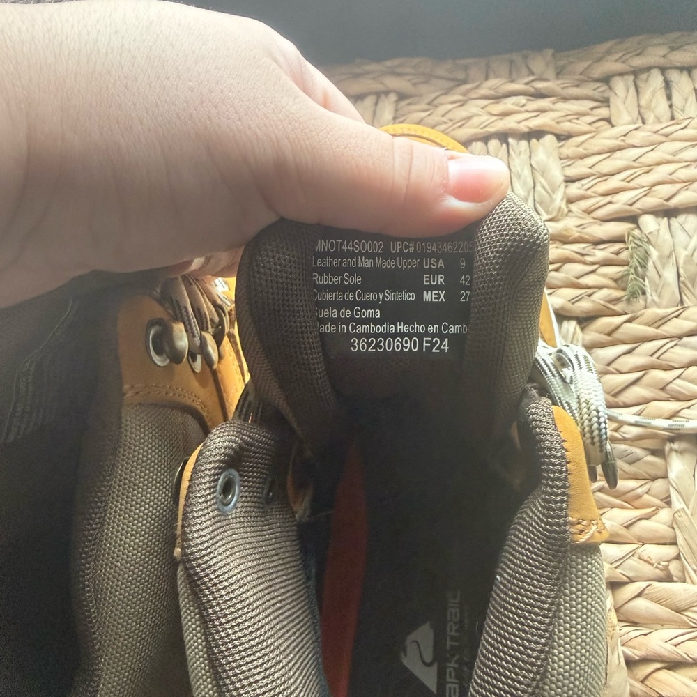 Ozark trail men’s hiking boots - Picture 6 of 8